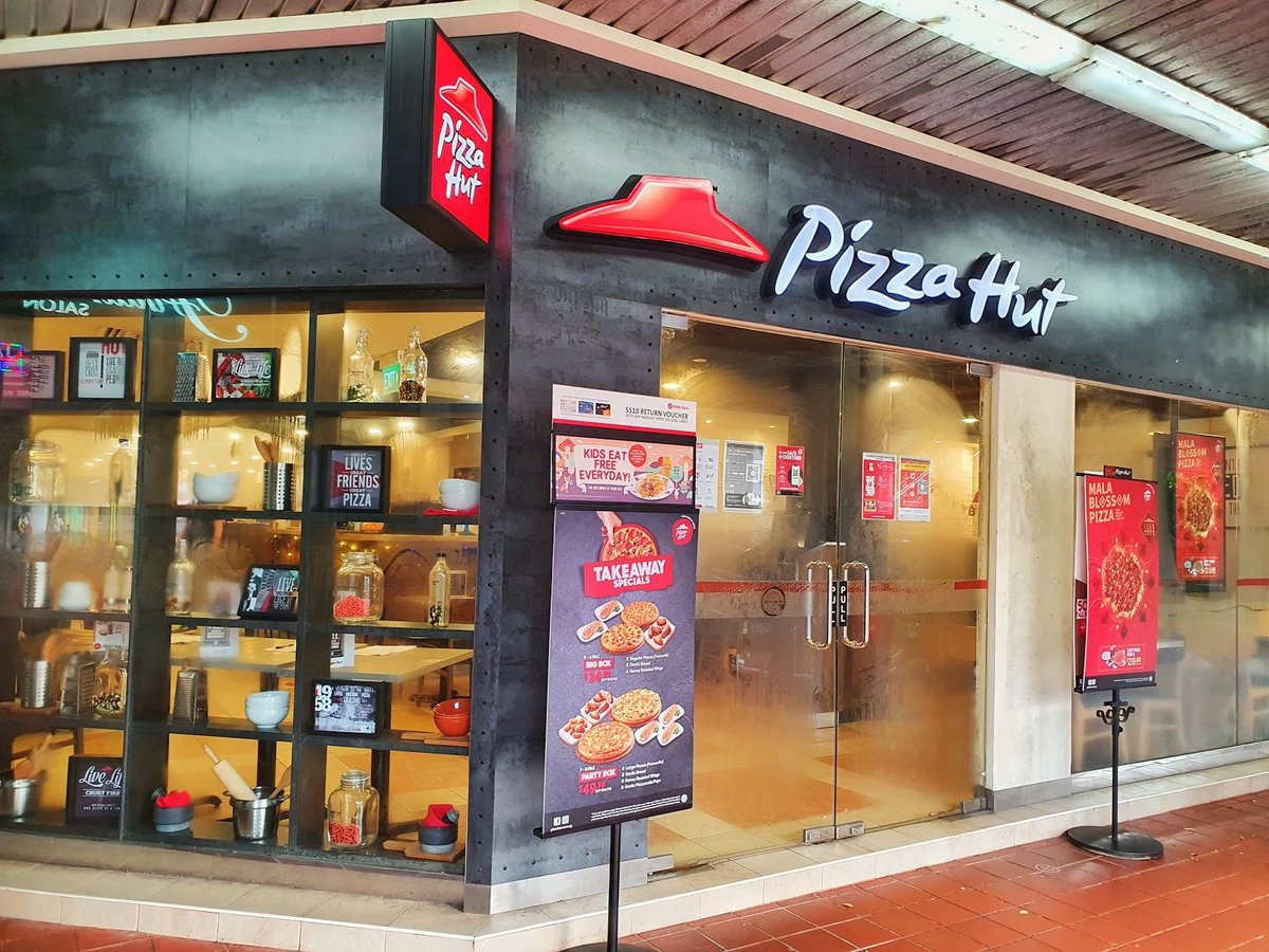 Pizza Hut Ang Mo Kio - Singapore: Working hours, Activities, Visitor reviews