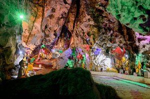 كهف وات ثام نام